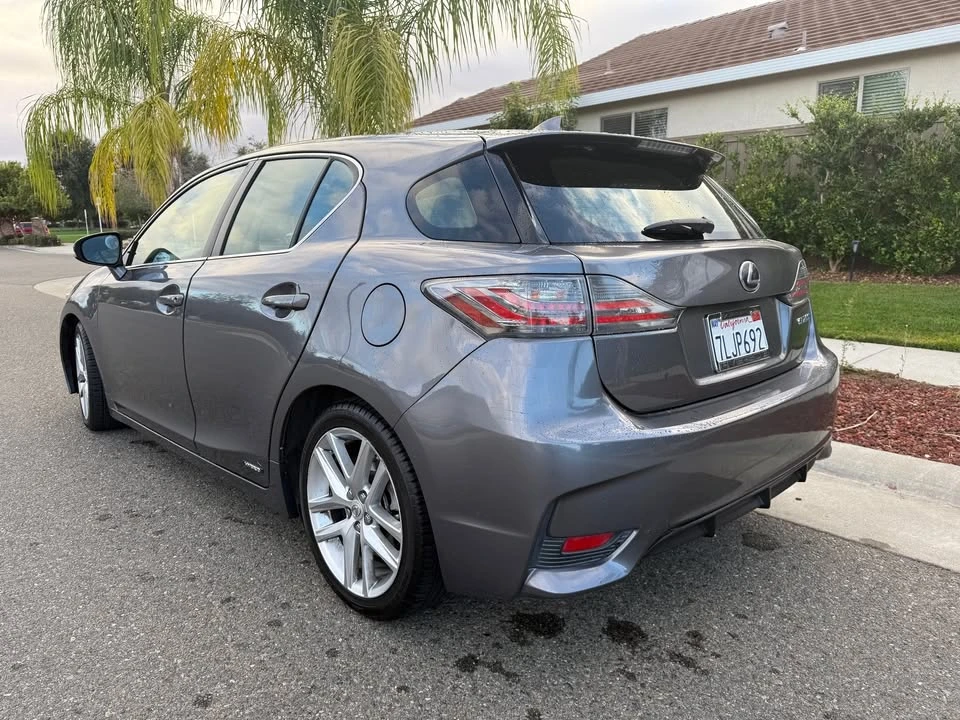2015 Lexus CT - Image 2 of 15