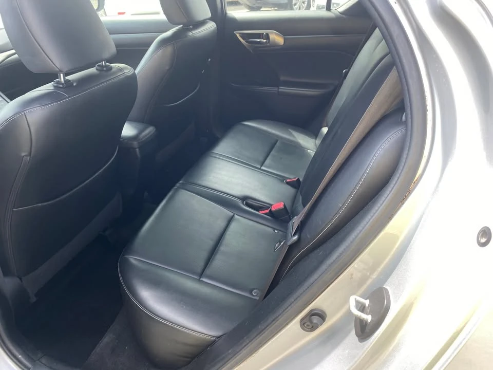 2015 Lexus CT - Image 10 of 14