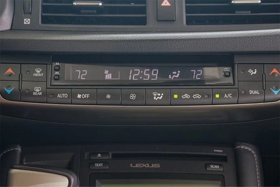 2015 Lexus CT - Image 15 of 19