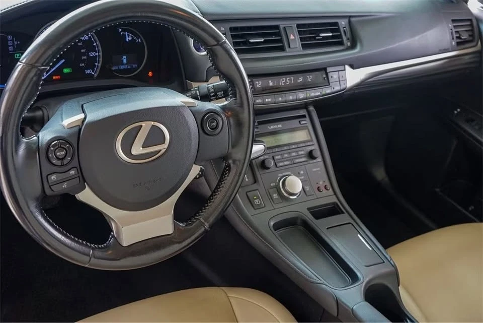 2015 Lexus CT - Image 7 of 19