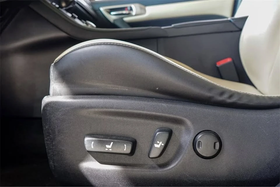 2015 Lexus CT - Image 13 of 19