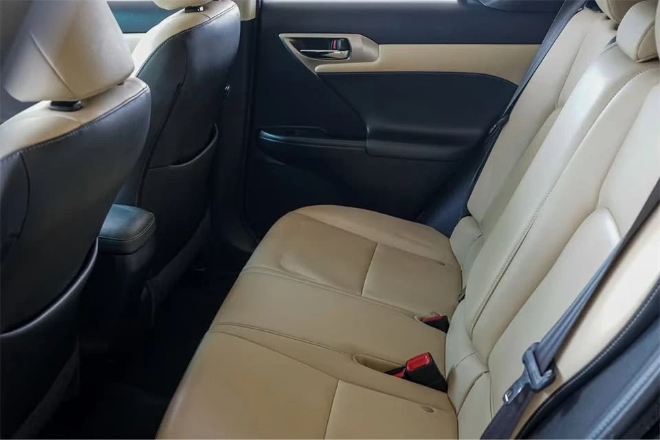 2015 Lexus CT - Image 14 of 19
