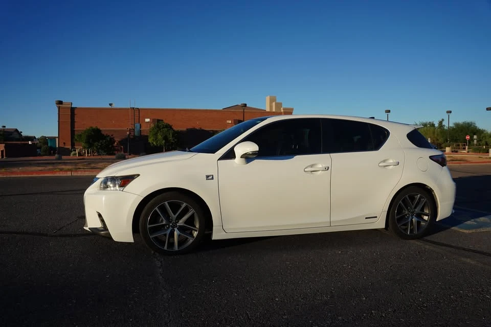 2015 Lexus CT - Image 2 of 15