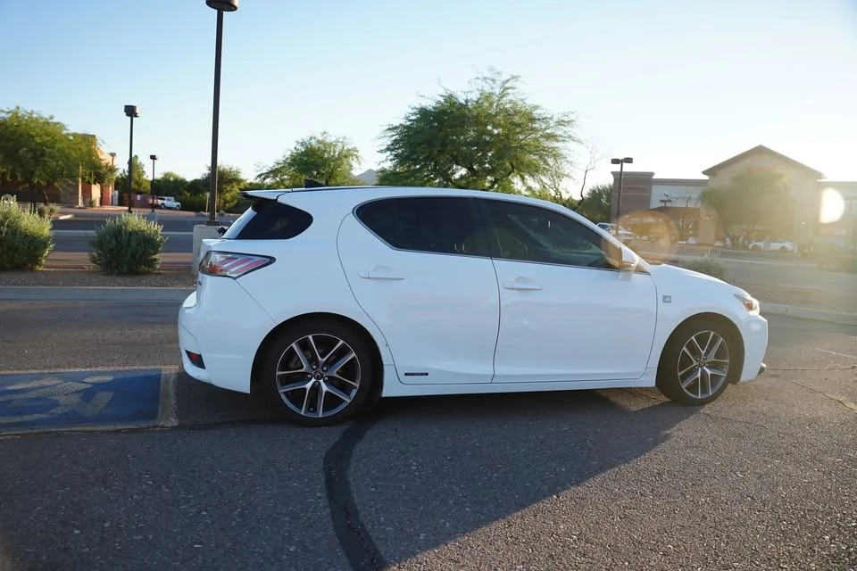 2015 Lexus CT - Image 8 of 15