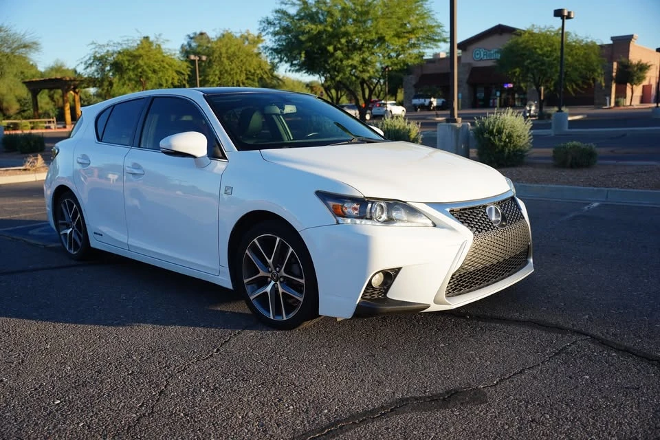 2015 Lexus CT - Image 10 of 15