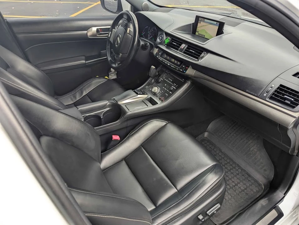 2015 Lexus CT - Image 12 of 19