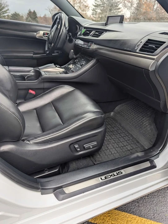 2015 Lexus CT - Image 10 of 19