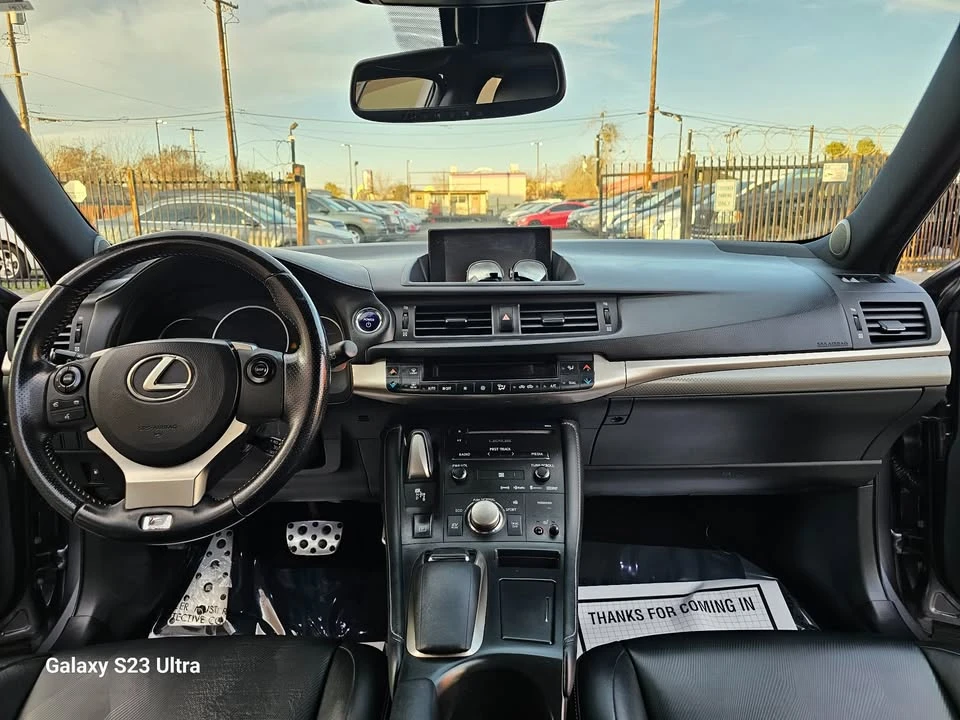 2015 Lexus CT - Image 12 of 20
