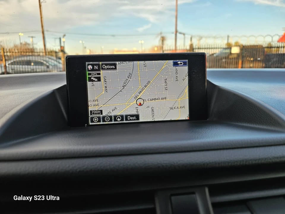 2015 Lexus CT - Image 16 of 20