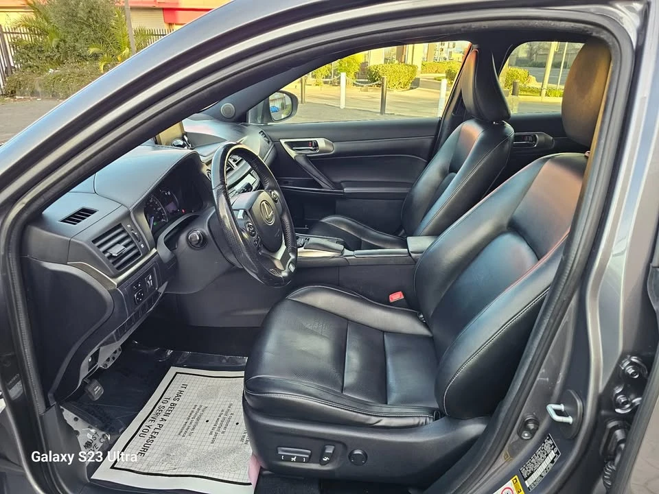 2015 Lexus CT - Image 10 of 20