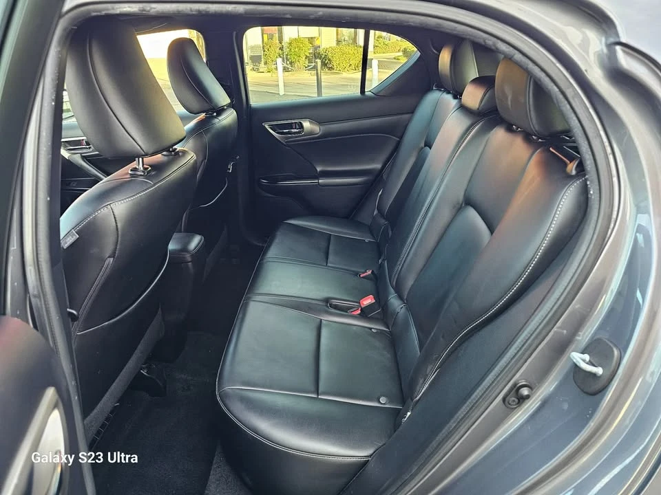 2015 Lexus CT - Image 11 of 20