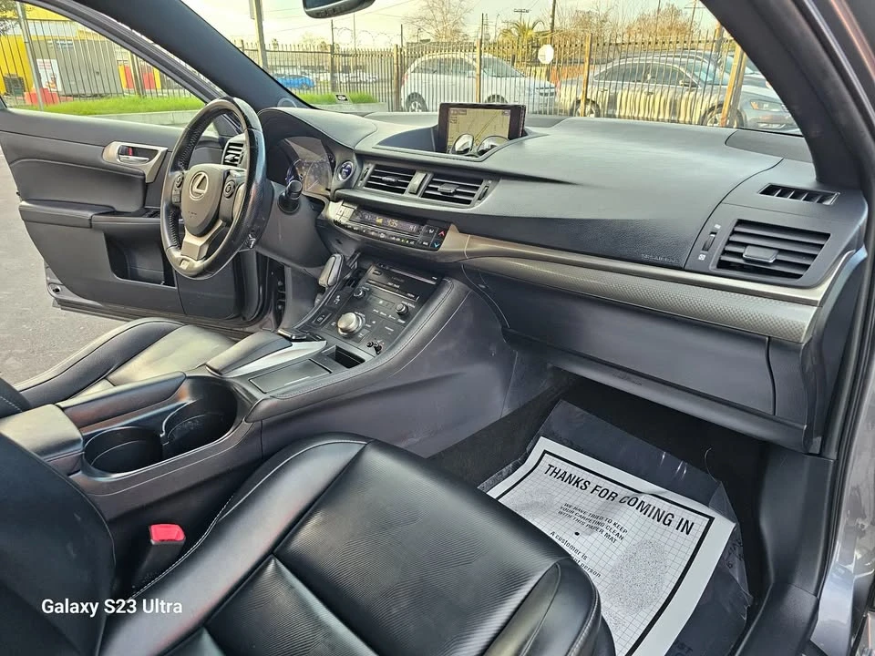 2015 Lexus CT - Image 14 of 20