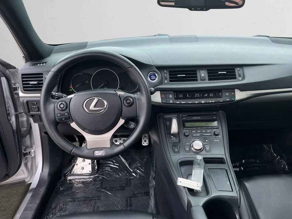 2015 Lexus CT - Image 13 of 18