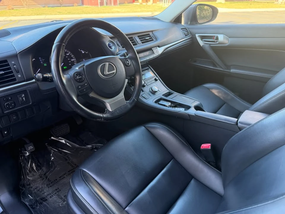 2015 Lexus CT - Image 8 of 20