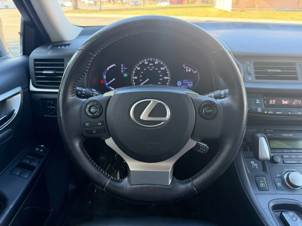 2015 Lexus CT - Image 13 of 20