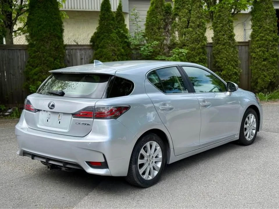 2015 Lexus CT - Image 11 of 13