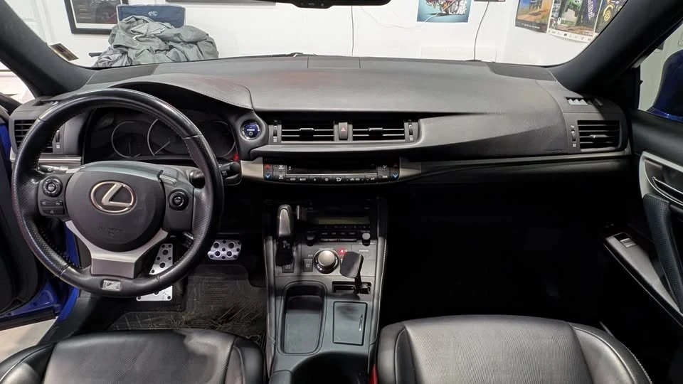 2015 Lexus CT - Image 16 of 20