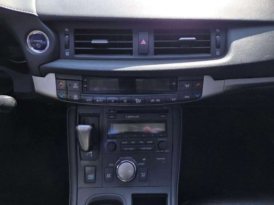2015 Lexus CT - Image 17 of 20
