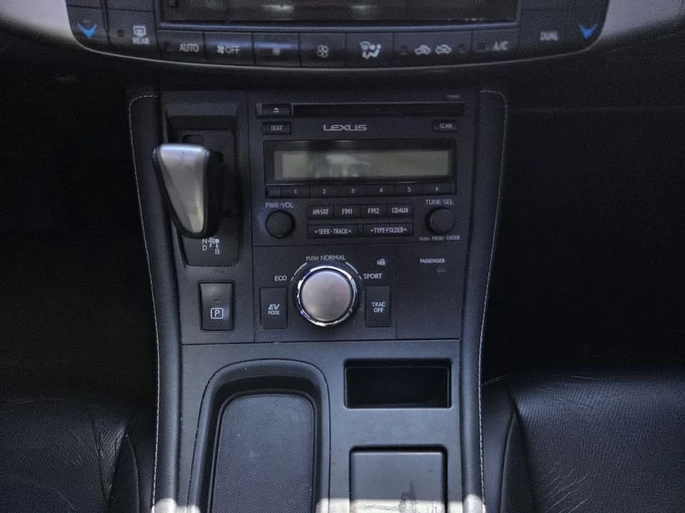 2015 Lexus CT - Image 18 of 20