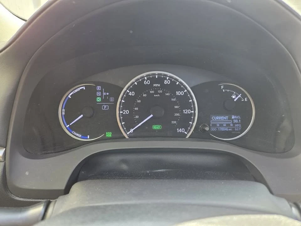 2015 Lexus CT - Image 16 of 20