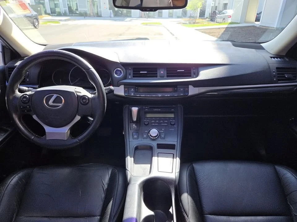 2015 Lexus CT - Image 13 of 20