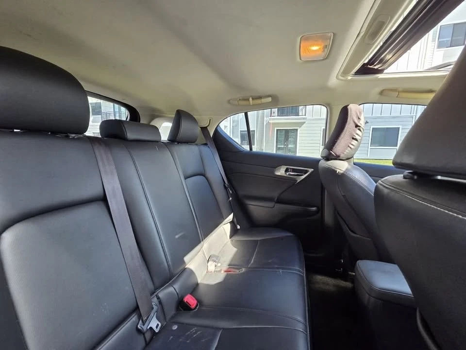 2015 Lexus CT - Image 9 of 20