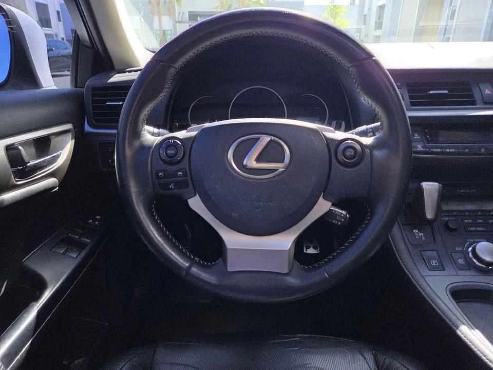 2015 Lexus CT - Image 15 of 20