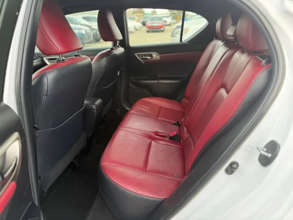 2015 Lexus CT - Image 9 of 19