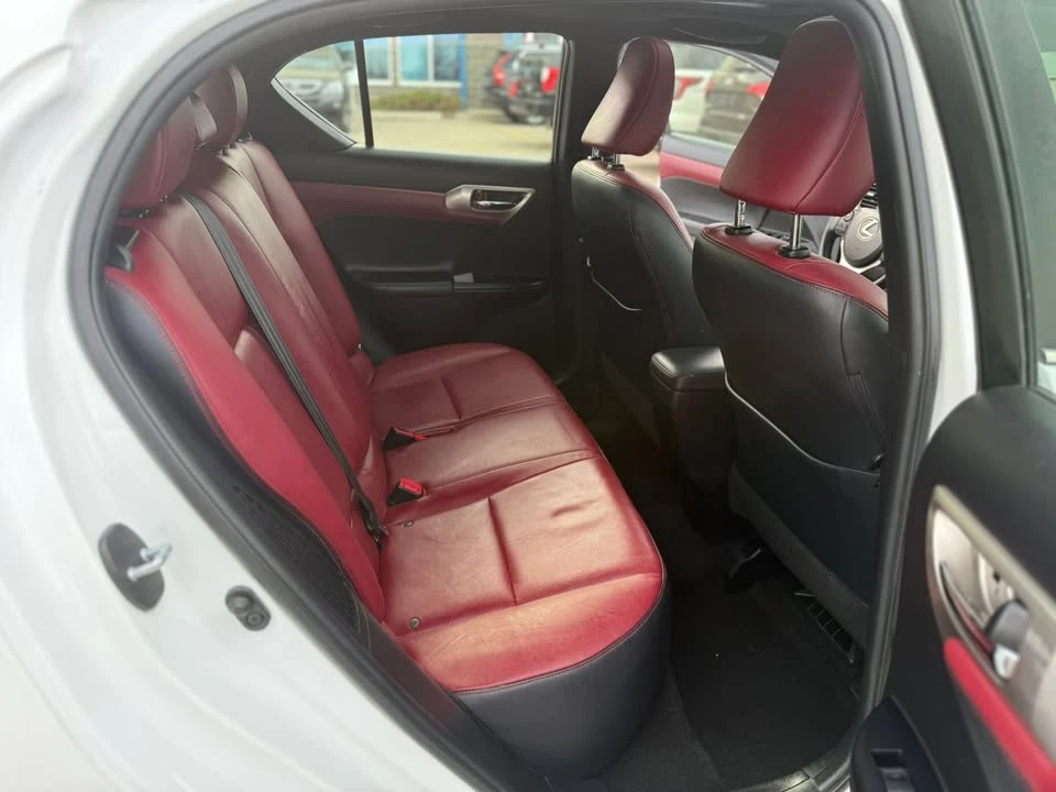 2015 Lexus CT - Image 18 of 19