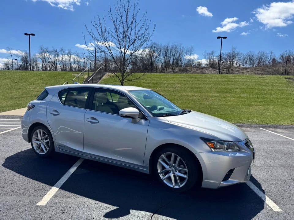 2015 Lexus CT - Image 2 of 19