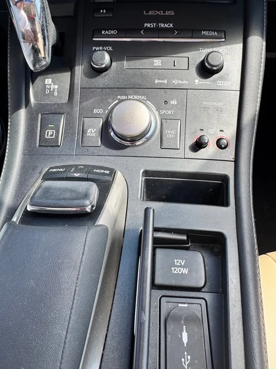 2015 Lexus CT - Image 10 of 19