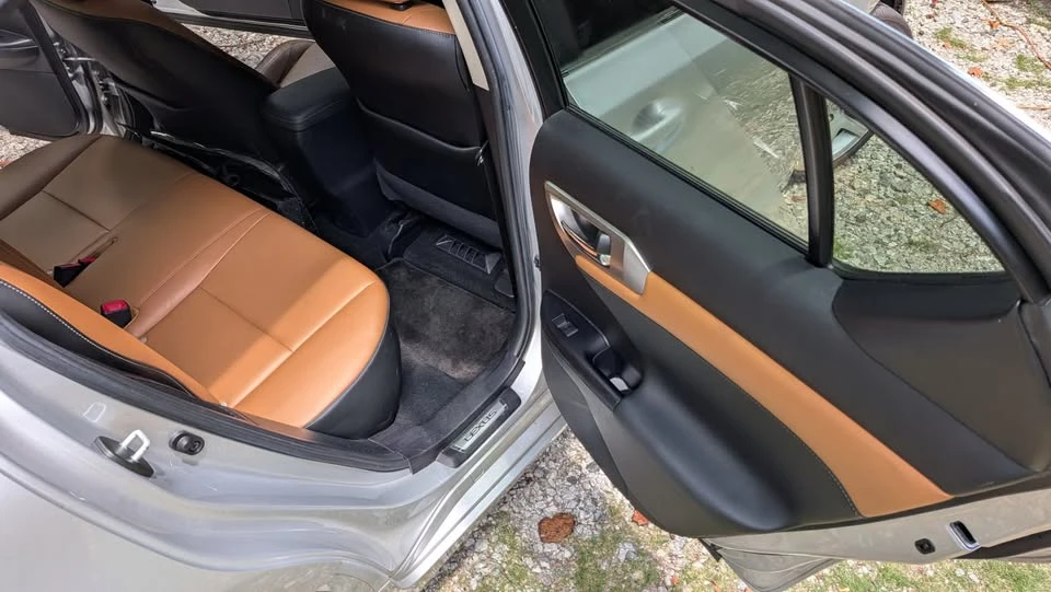 2015 Lexus CT - Image 19 of 21
