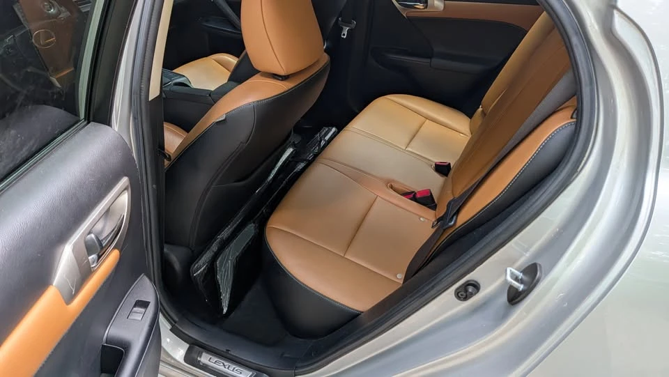 2015 Lexus CT - Image 17 of 21