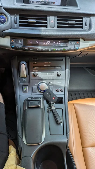 2015 Lexus CT - Image 14 of 21