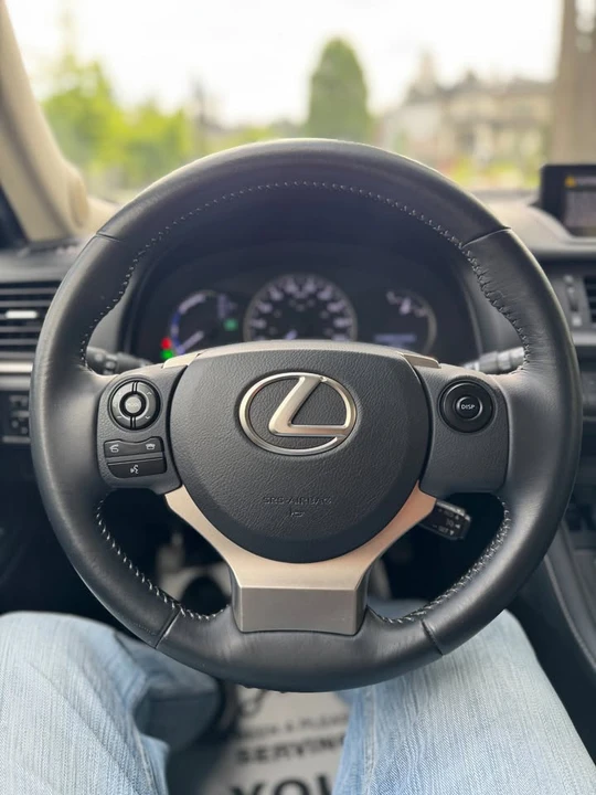 2015 Lexus CT - Image 13 of 20