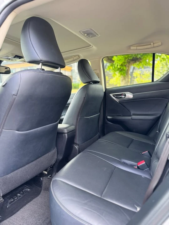 2015 Lexus CT - Image 11 of 20