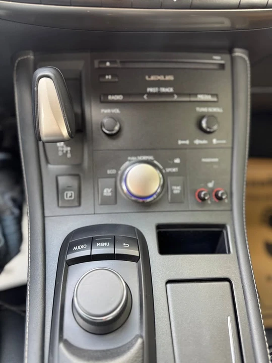 2015 Lexus CT - Image 19 of 20