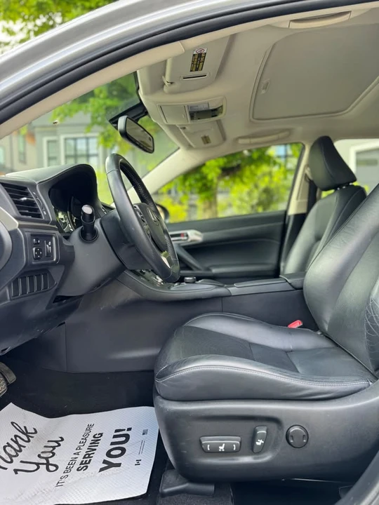 2015 Lexus CT - Image 12 of 20