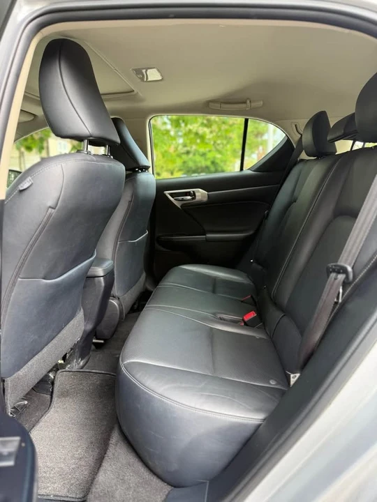 2015 Lexus CT - Image 17 of 18