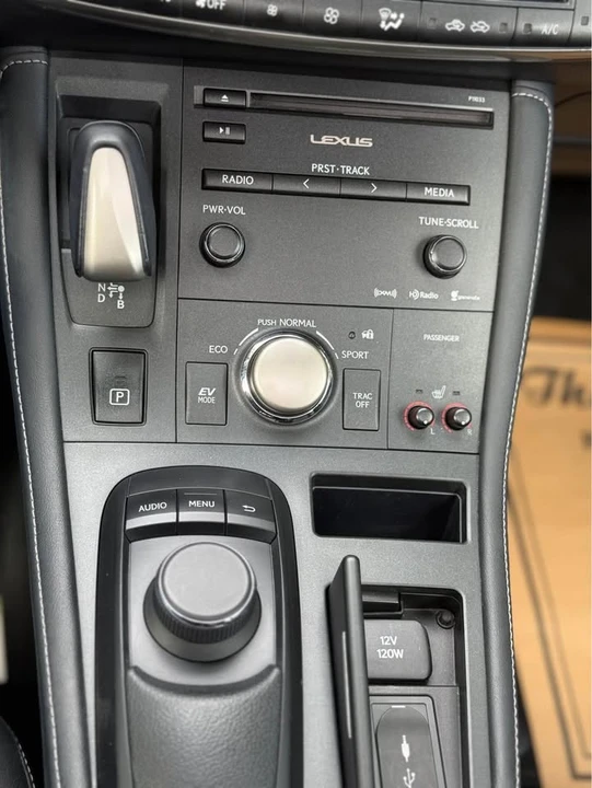 2015 Lexus CT - Image 12 of 18