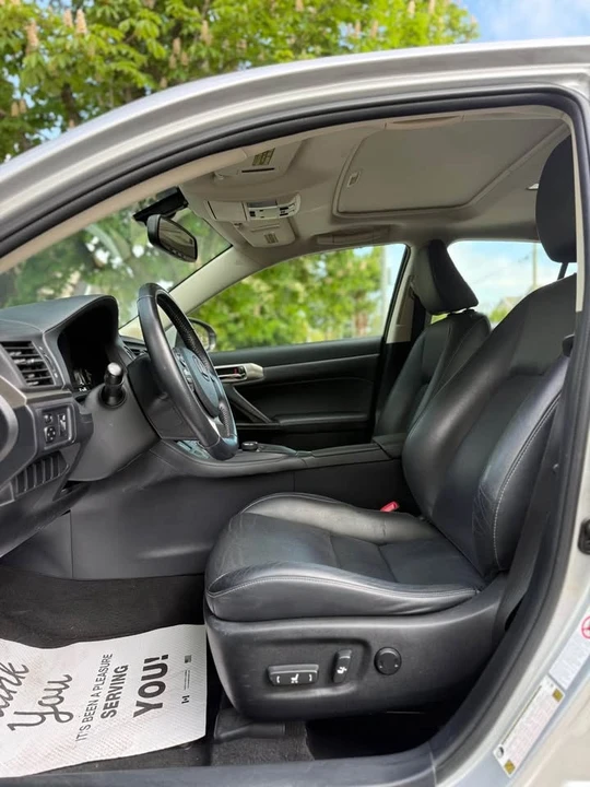 2015 Lexus CT - Image 16 of 18