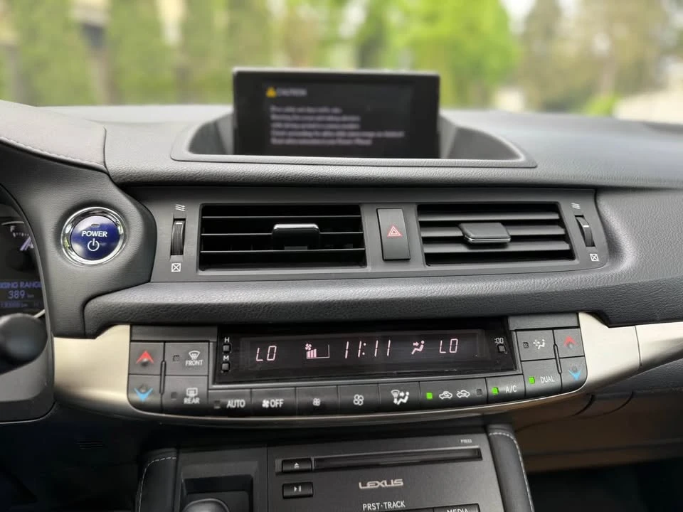 2015 Lexus CT - Image 15 of 18