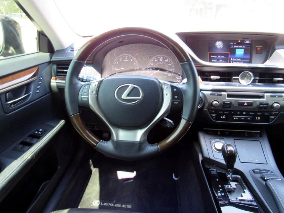 2015 Lexus ES 6th Gen - Image 19 of 19