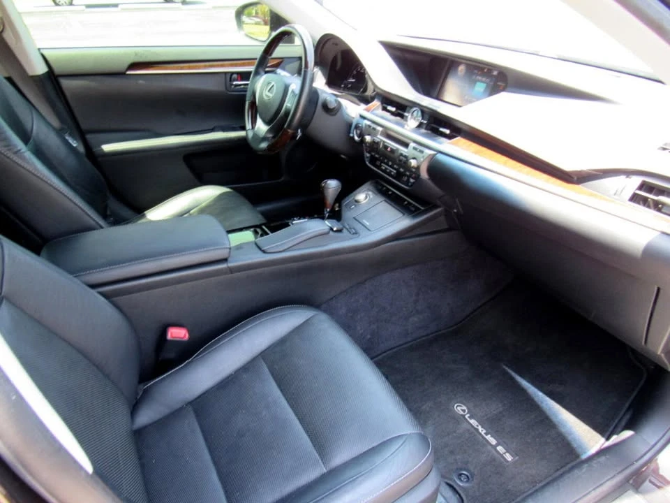 2015 Lexus ES 6th Gen - Image 16 of 19