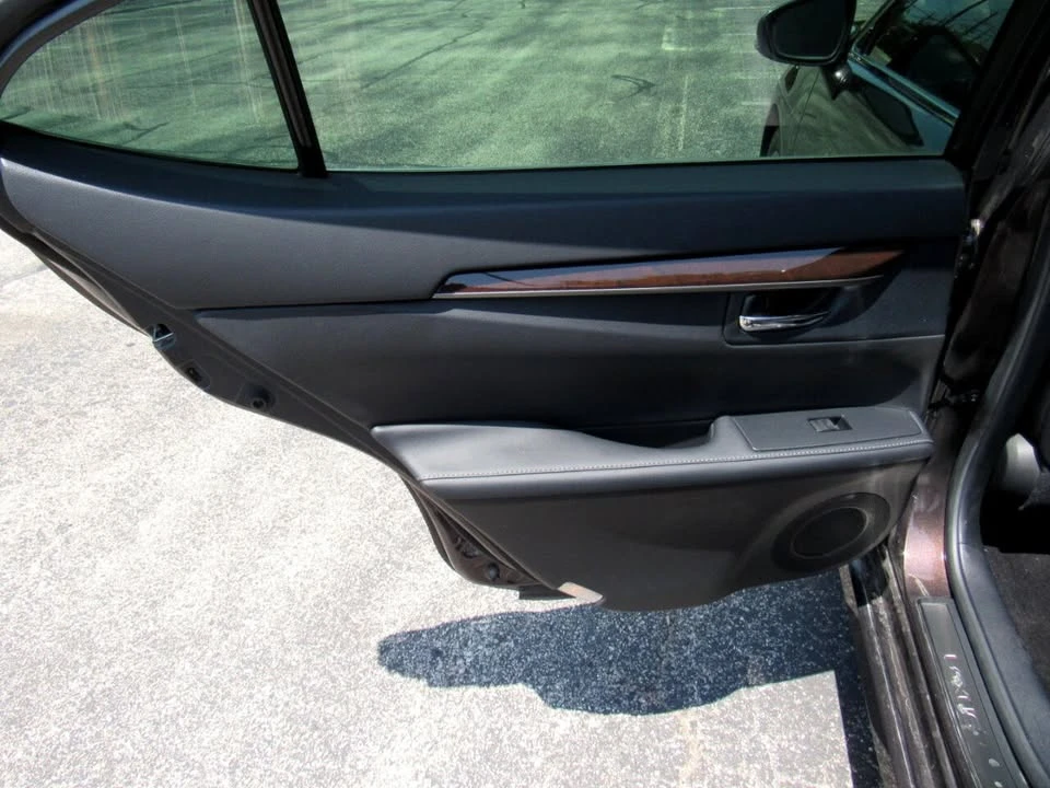 2015 Lexus ES 6th Gen - Image 11 of 19