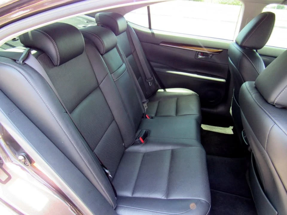 2015 Lexus ES 6th Gen - Image 13 of 19