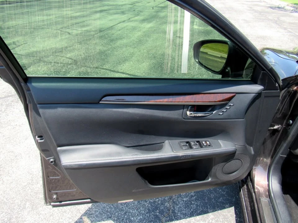 2015 Lexus ES 6th Gen - Image 10 of 19