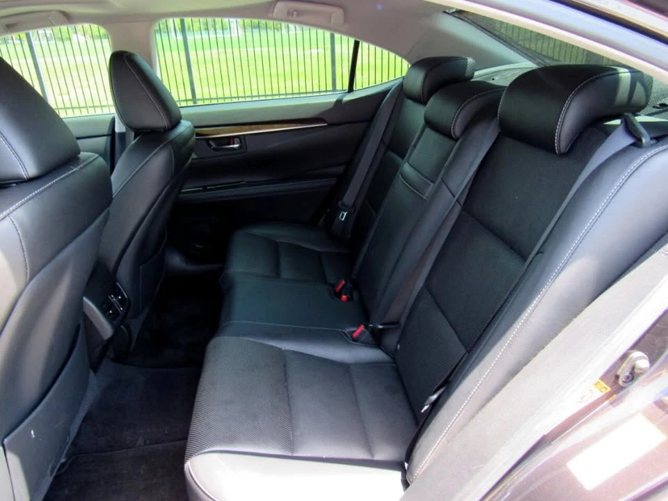 2015 Lexus ES 6th Gen - Image 12 of 19