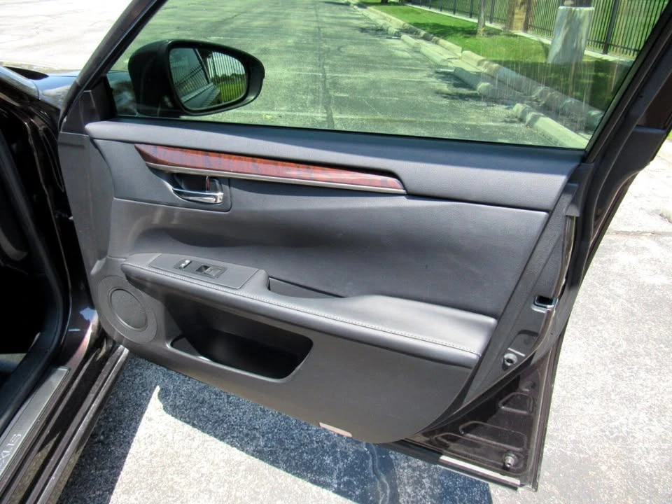 2015 Lexus ES 6th Gen - Image 15 of 19