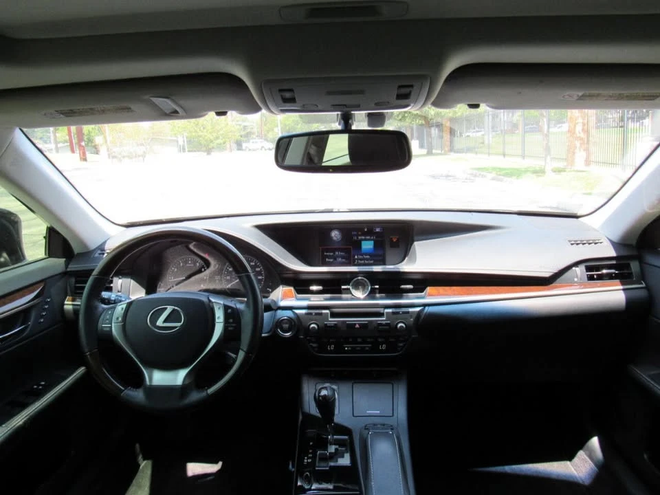 2015 Lexus ES 6th Gen - Image 18 of 19